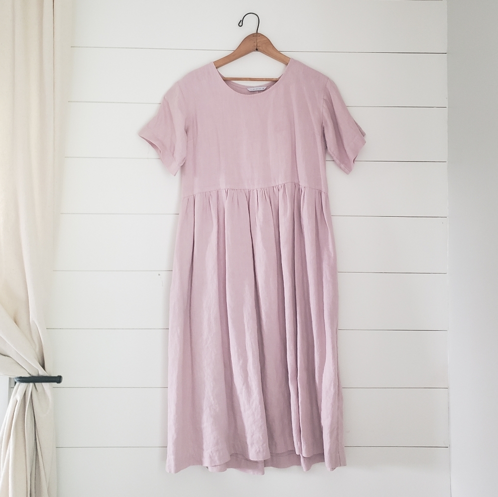 Linenfox Pink Midi Dress with Short Sleeves and Crew Neck